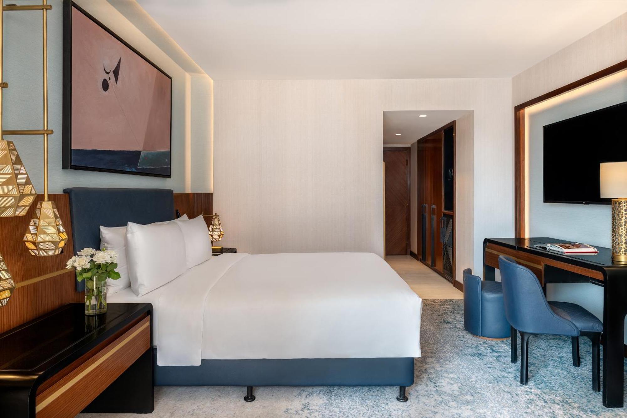 Luxus Zimmer mit Kingsize-Bett und Panoramablick auf den Nil